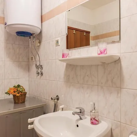 In With House Sea View Апартаменты *