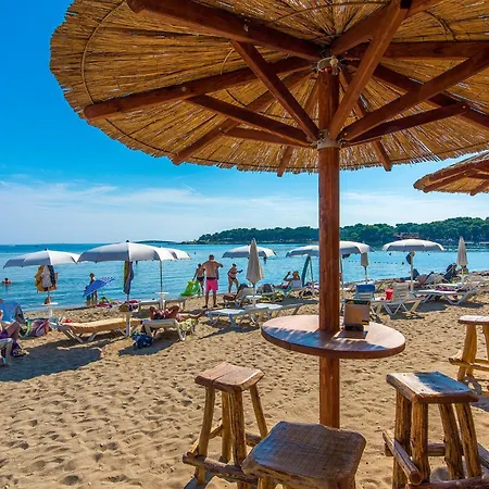 Апартаменты In With House Sea View